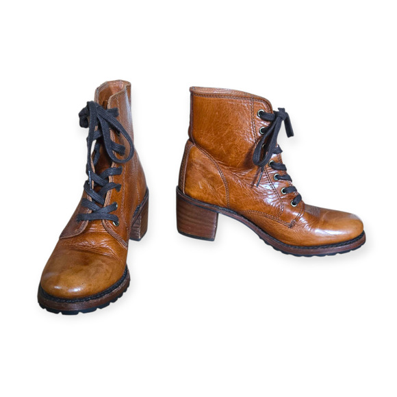 Frye Sabrina 6G Lace Up Distressed Leather Cognac Boot Ankle Booties Size 7.5 - Picture 2 of 10